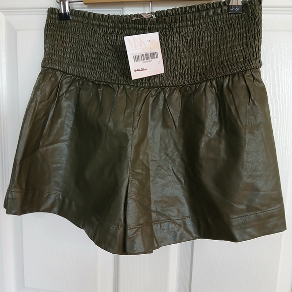 TCEC Vegan Leather Shorts | Olive Green Smocked Waist | High Rise | Size M NWT - Picture 2 of 6
